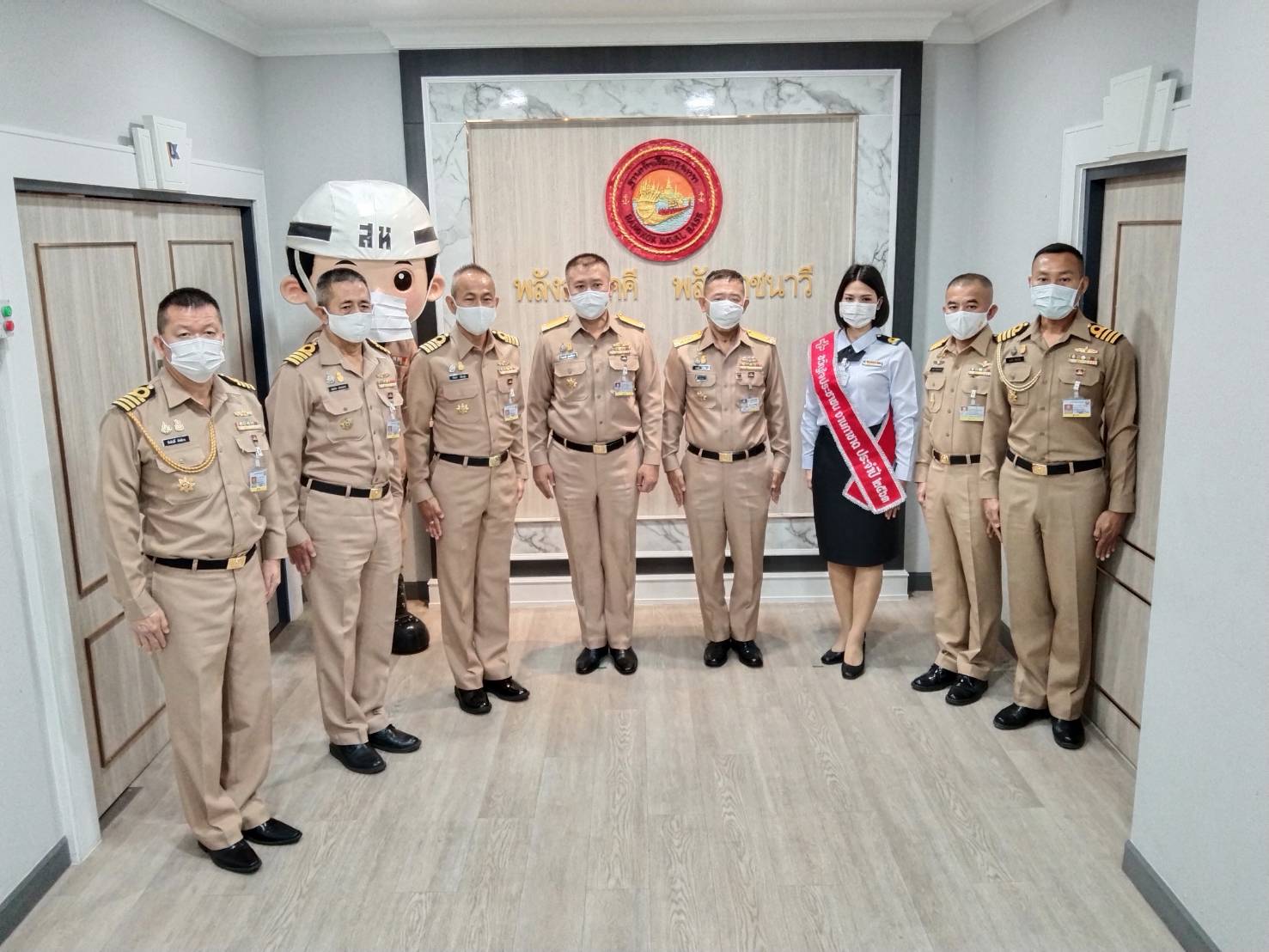 ผบ.ทร.มอบกระเช้าของขวัญ เป็นกำลังใจให้กำลังพล ทร. สู้วิกฤติโควิด 19