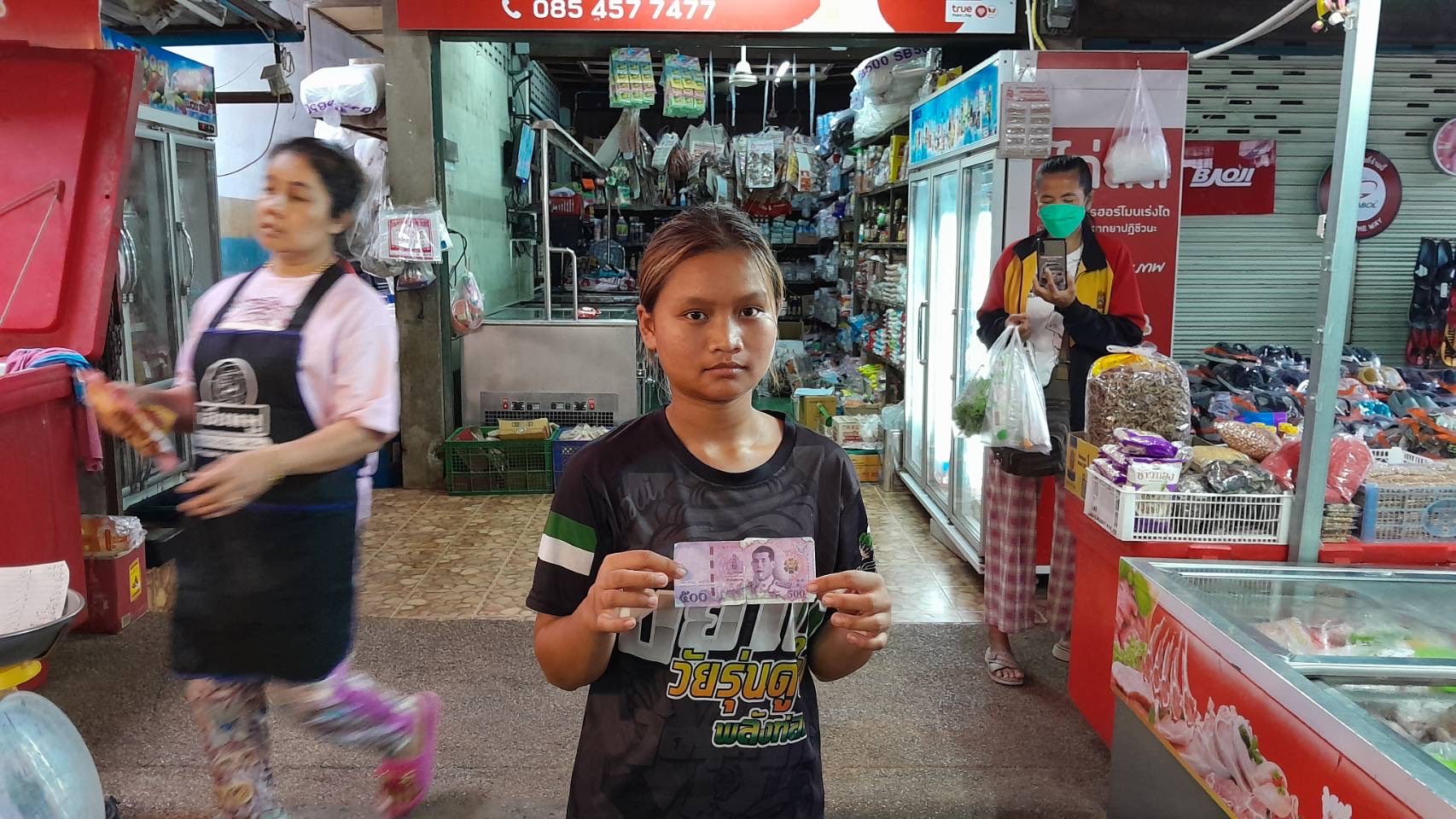 ชัยภูมิพ่อค้าแม่ค้าตลาดสดผวาหนักเจอแก๊งนำแบงค์ปลอม ออกอาละวาด​  เสียหายอ่วมกว่า20 เจ้า