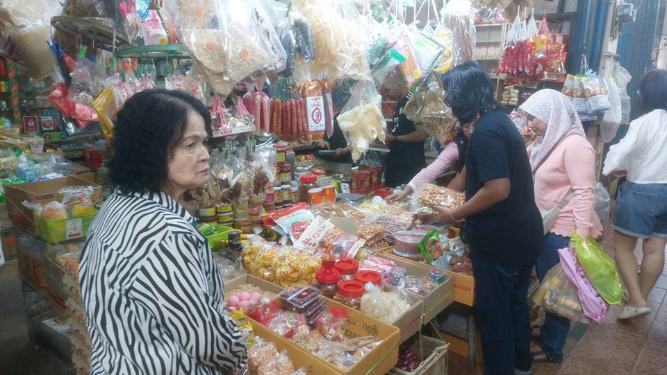 ตรุษจีนเบตงคึกคักมาเลเซียข้ามแดนซื้อ ชาวบ้านรัดเข็มขัด ลดขนาดชุดไหว้