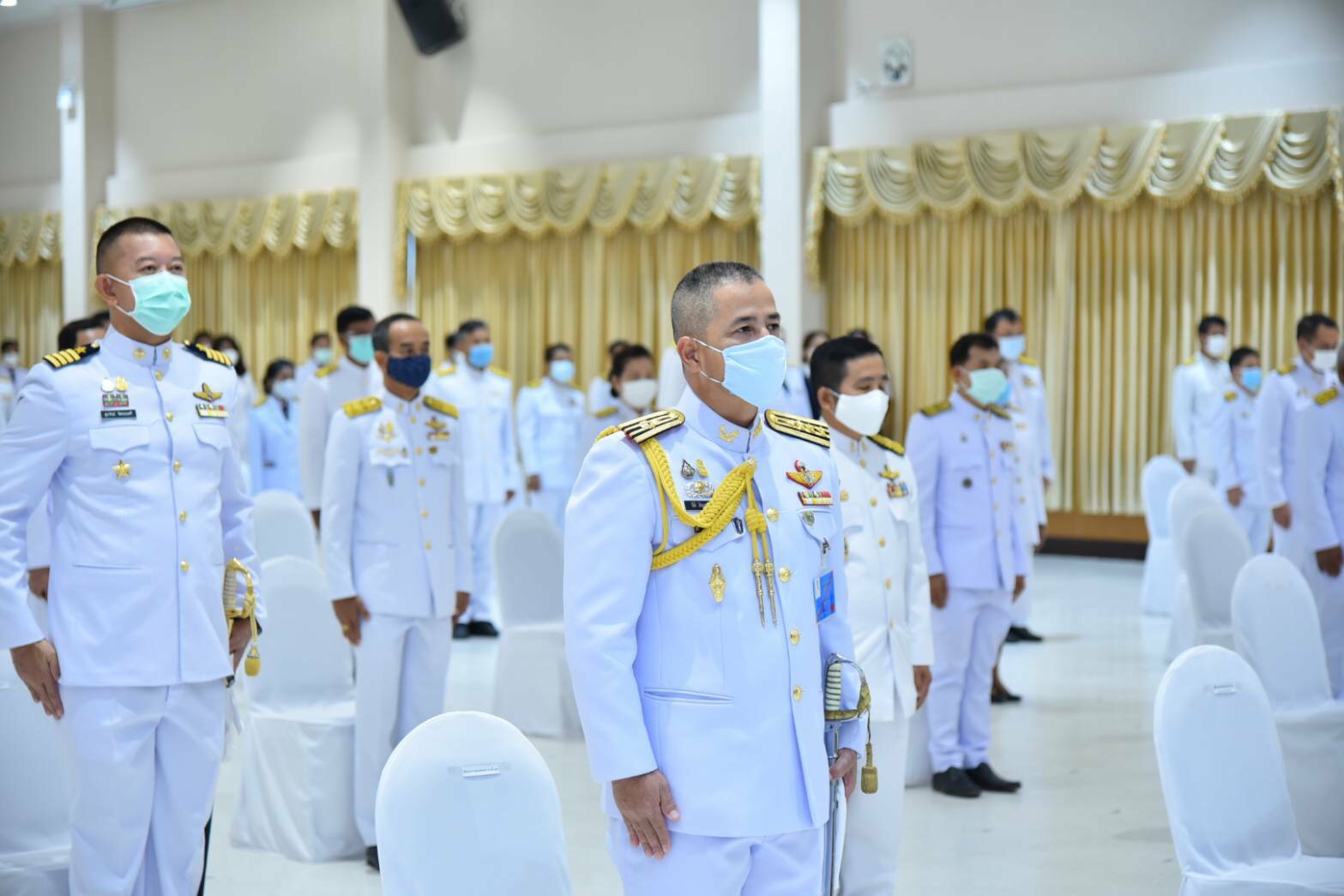 ผู้ว่าฯสุราษฎร์ธานี นำทุกภาคส่วนประกอบพิธีเนื่องใน'วันพระบาทสมเด็จพระพุทธยอดฟ้าจุฬาโลกมหาราชและวันที่ระลึกมหาจักรีบรมราชวงศ์'