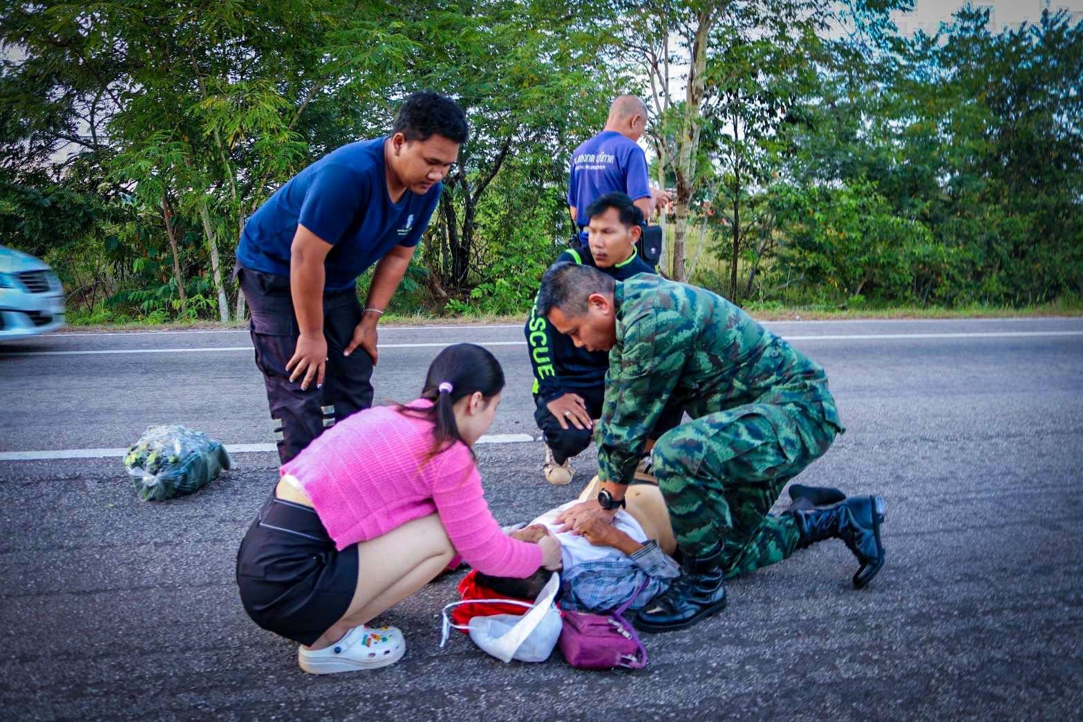 ฮีโร่ทหาร CPR ผู้ประสบอุบัติเหตุรถชนกลางถนนบริเวณถนนสายนิตโย(สกลนคร- นครพนม)