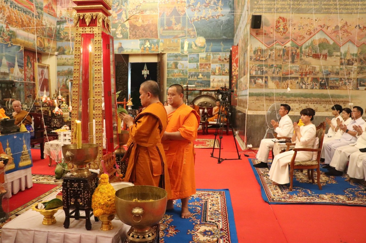 สวดมนต์ข้ามปีอาเซียน ถวายพระราชกุศล เสริมสิริมงคล ณ วัดโพธิ์ชัย วัดที่ประดิษฐานองค์หลวงพ่อพระใส พระคู่บ้านคู่เมืองหนองคาย