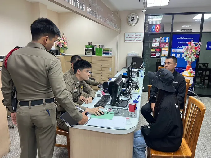 กัน จอมพลัง พาหญิงผู้เสียหายเข้าแจ้งความดำเนินคดีกับสามีตำรวจอารมณ์ร้อน ชอบทำร้ายร่างกาย 