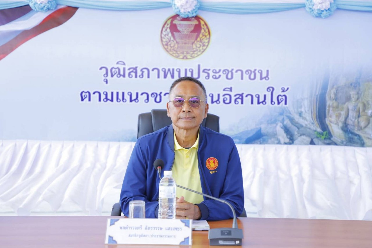 บุรีรัมย์ สว .สายน้ำเงินเยี่ยมแนวชายแดนแย้มอาจจัดสรรที่ดินชายแดนให้ ปชช.