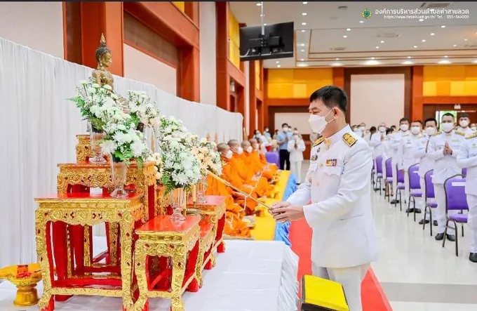นายอำเภอแม่สอดทำบุญตักบาตรเฉลิมพระเกียรติพระบรมราชชนนีพันปีหลวง เนื่องในโอกาสวันเฉลิมพระชนมพรรษา 