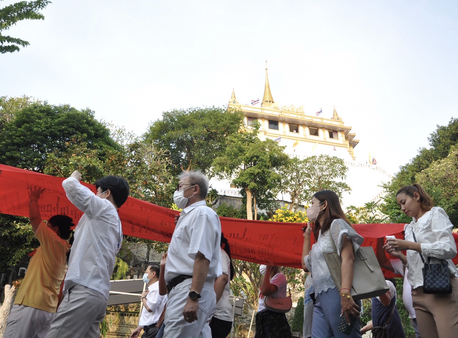 วัดสระเกศห่มผ้าแดงภูเขาทองในวันขึ้น 8 ค่ำ เดือน 1 ประเพณีที่ปฏิบัติสืบสานตั้งแต่สมัย ร.5