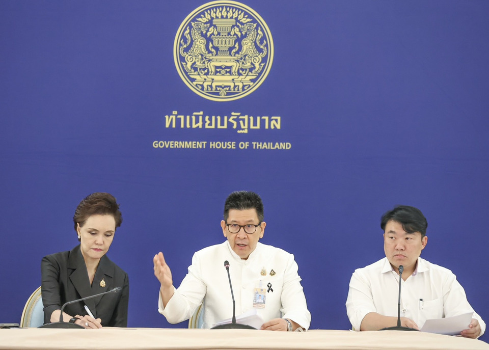 ครม. เตรียมเยียวยาพิษสงคราม ออกสินเชื่อ 5 พันล. หนุนซื้อEV ติดโซลาร์เซลล์ เติมเงินบัตรคนจน 100 บาท/คน ดบ.คนละครึ่ง 3 หมื่นล.