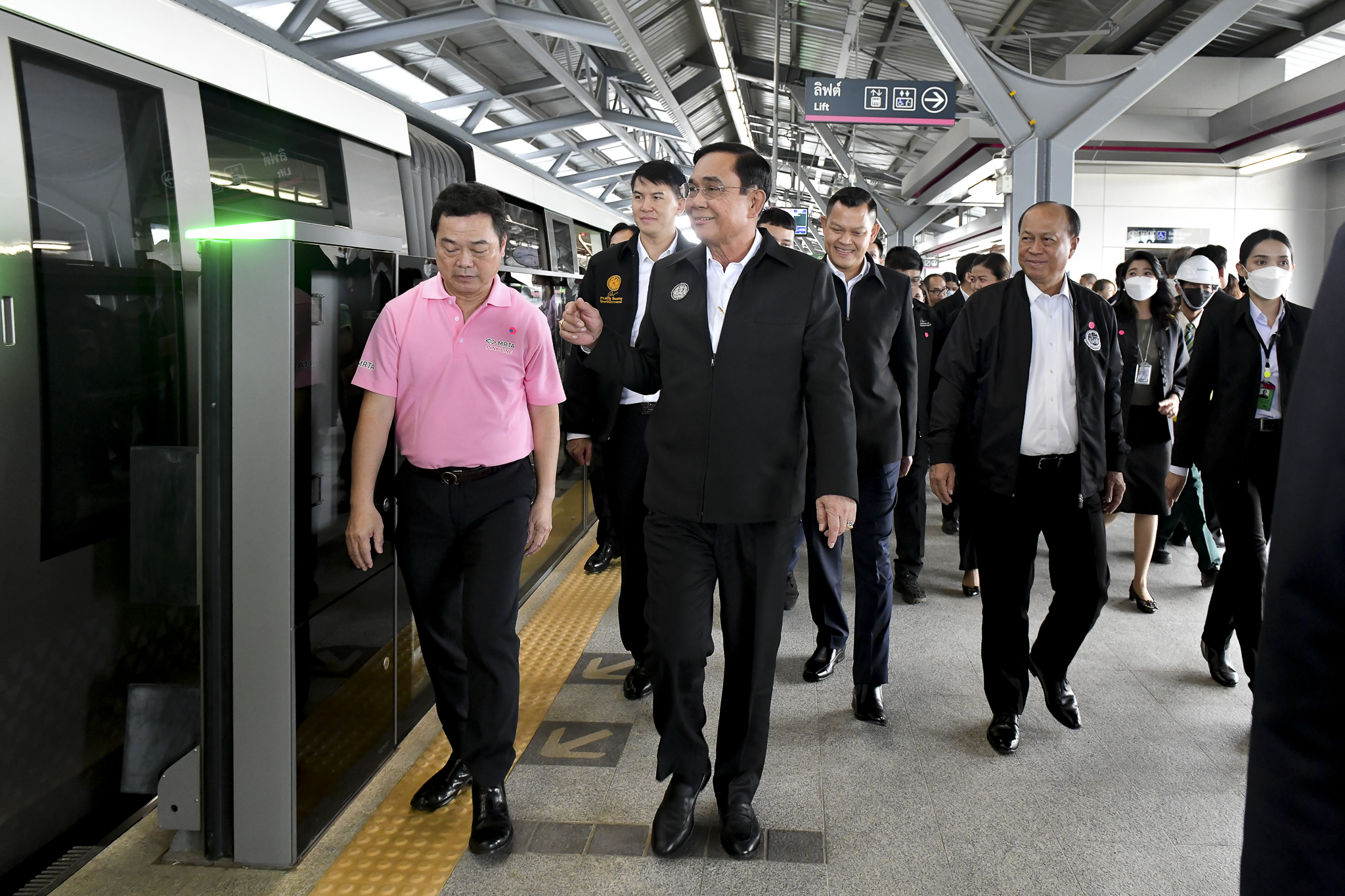 "นายกฯ" ทดสอบรถไฟฟ้าสายสีชมพู หวังทุกคนใช้ประโยชน์ ก่อนเปิดใช้จริงปลายปี 66 ขอปชช.มั่นใจความปลอดภัย