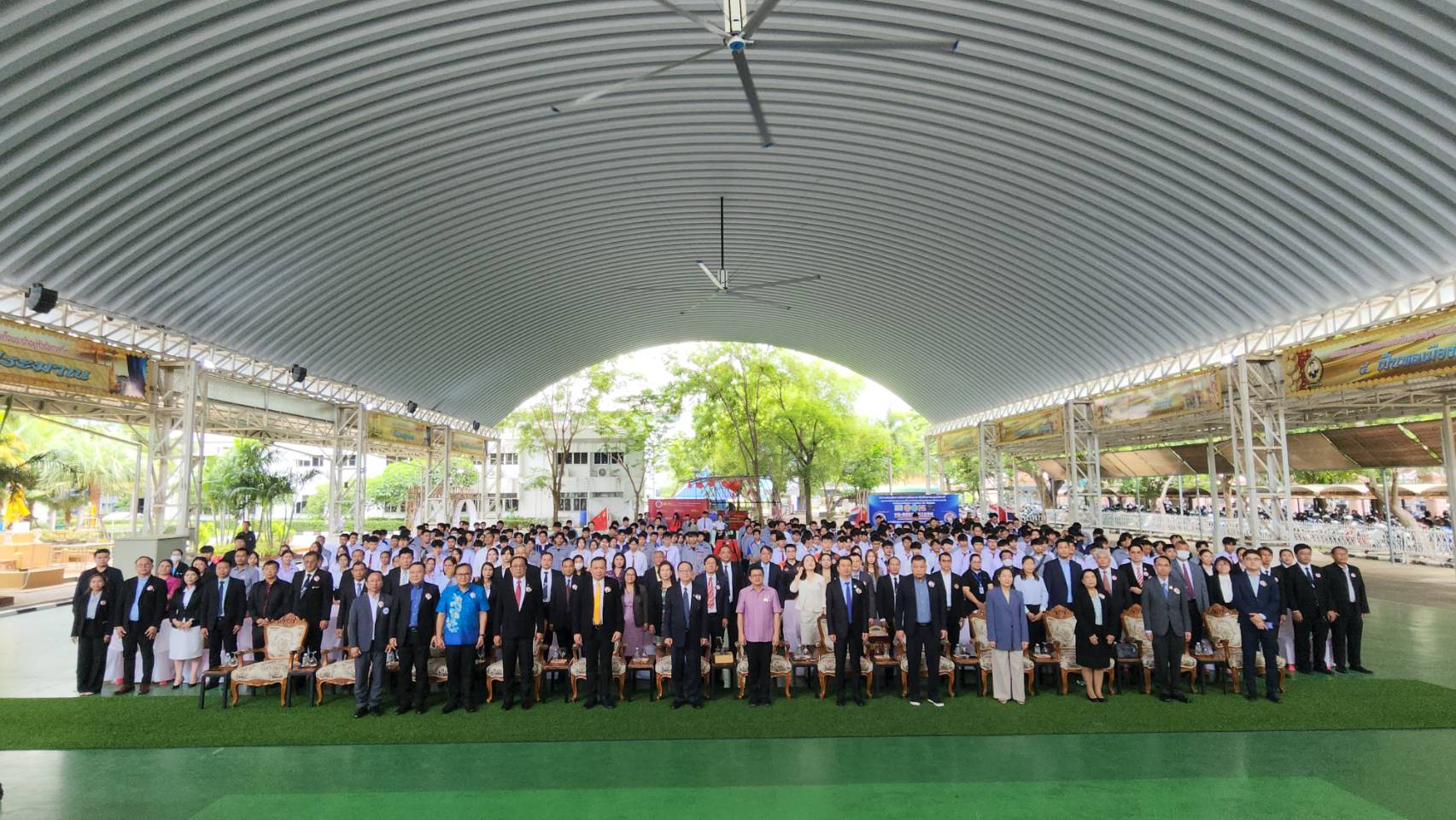 สถาบันการอาชีวศึกษาภาค ตอ.จับมือบริษัทจีน เปิดศูนย์ปฏิบัติการระบบดิจิทัลและหุ่นยนต์อัจฉริยะ มุ่งส่งเสริมการเรียนรู้ พัฒนาทักษะเทคโนโลยีหุ่นยนต์ให้กับ นศ. 