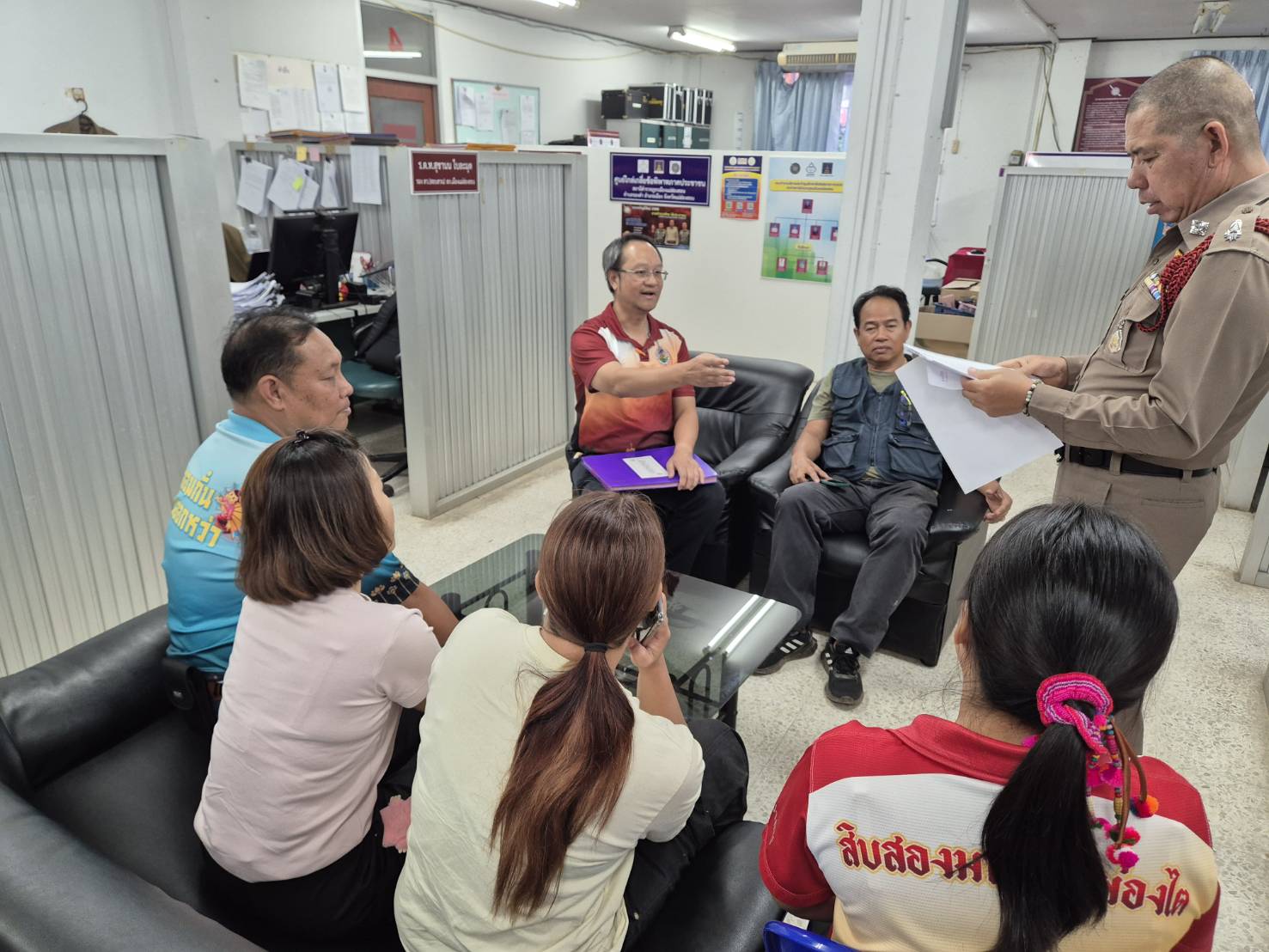ชาวบ้านปางหมูร้องเรียนกลิ่นเผายางมะตอยกระทบสุขภาพ จี้หน่วยงานเร่งตรวจสอบแก้ไข