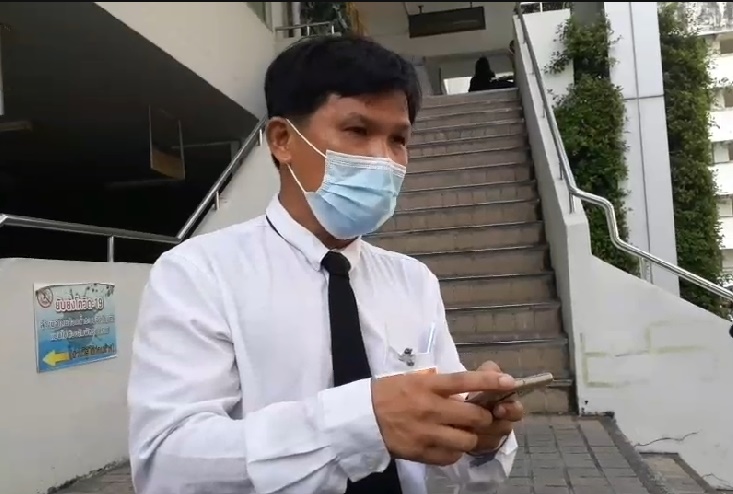 ทนายสิทธิมนุษยชน นำ 5 แนวร่วมคณะราษฎร รับทราบข้อหา "ฝ่าฝืน พรก.ฉุกเฉิน" ส่วน "เบนจา" เลือนเป็น 16 สค. 