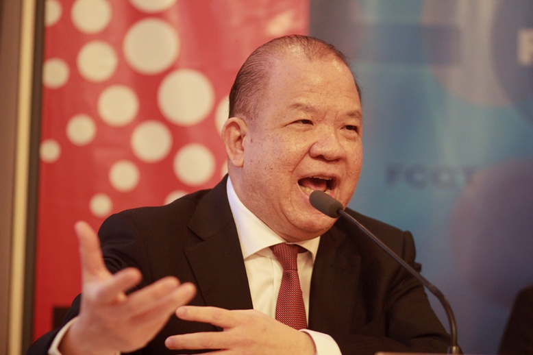 “พิชัย” เผยกับสื่อต่างประเทศ  ไทยต้องผ่านยุคมืดนี้ไปให้ได้