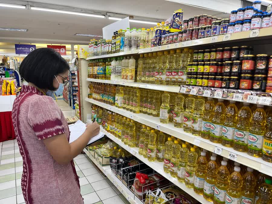 พาณิชย์ตรังเตือนร้านค้าห้ามกักตุนสินค้าตรวจพบดำเนินคดีเด็ดขาด