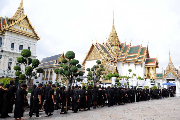 นายกฯ เผยยังไม่มีกำหนดวันปิดเข้ากราบพระบรมศพ ในหลวง ร.9 ระบุวันหยุดราชการแค่ 26 ต.ค.