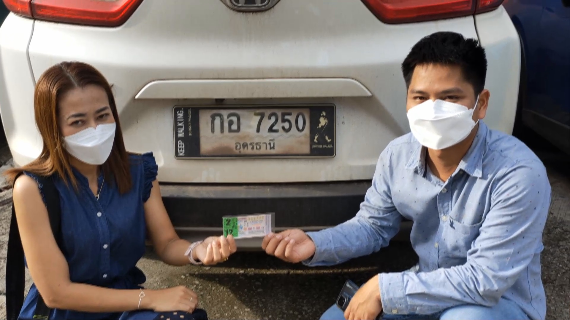 หนุ่มเจ้าของฟาร์มหมูดวงเฮงตามซื้อเลขทะเบียนรถเก๋งจนถูกหวยรับ 12 ล้าน