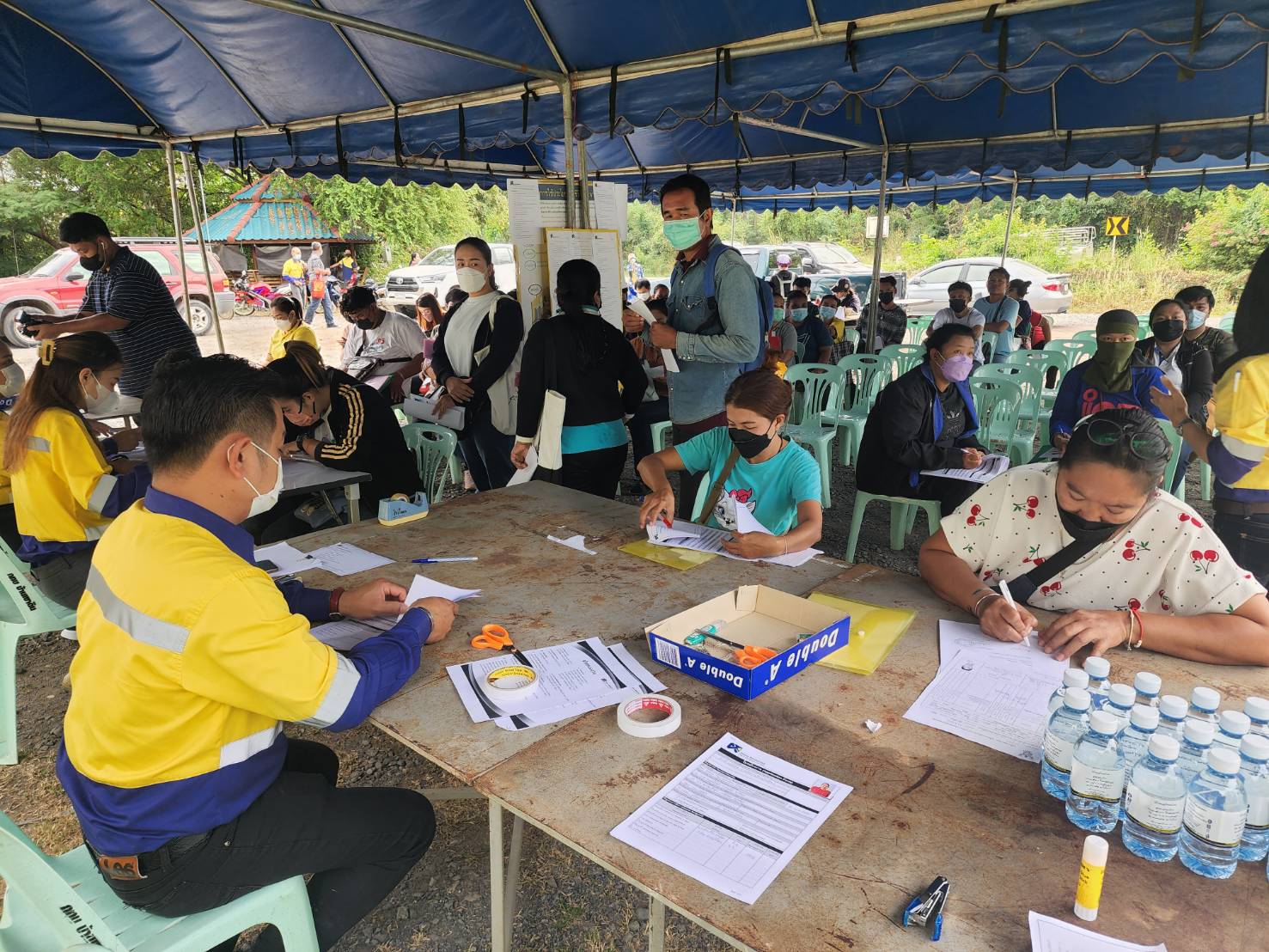  ชาวบ้านแห่ยื่นใบสมัคร มั่นใจอัคราเปิดกิจการ สร้างงานกระตุ้นเศรษฐกิจ