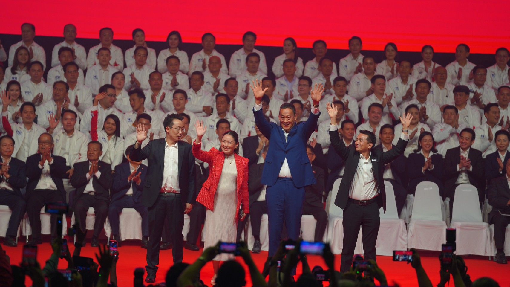 "แพทองธาร" นำทัพเพื่อไทย เปิดตัวนโยบาย"คนไทยไร้จน-ไทยศูนย์กลางเทคโนโลยีการเงินอาเซียน