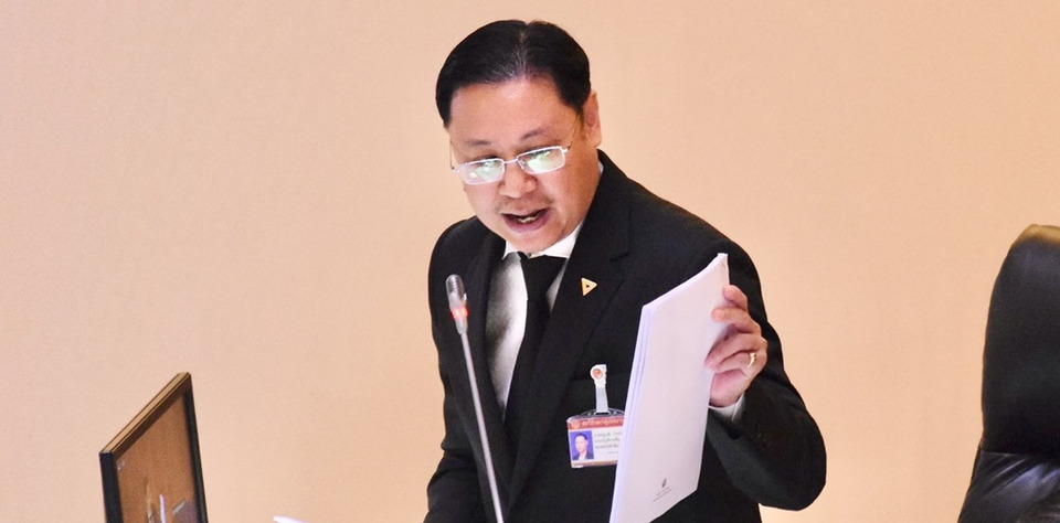 "ณัฐวุฒิ" ชงรัฐสภาเคาะร่างแก้ รธน. ชูโมเดลตั้ง 2 กมธ. "ยกร่าง-ฟังความเห็น" ขีดเส้น 360 วัน ล็อกเป้าห้ามแตะหมวด 1-2 