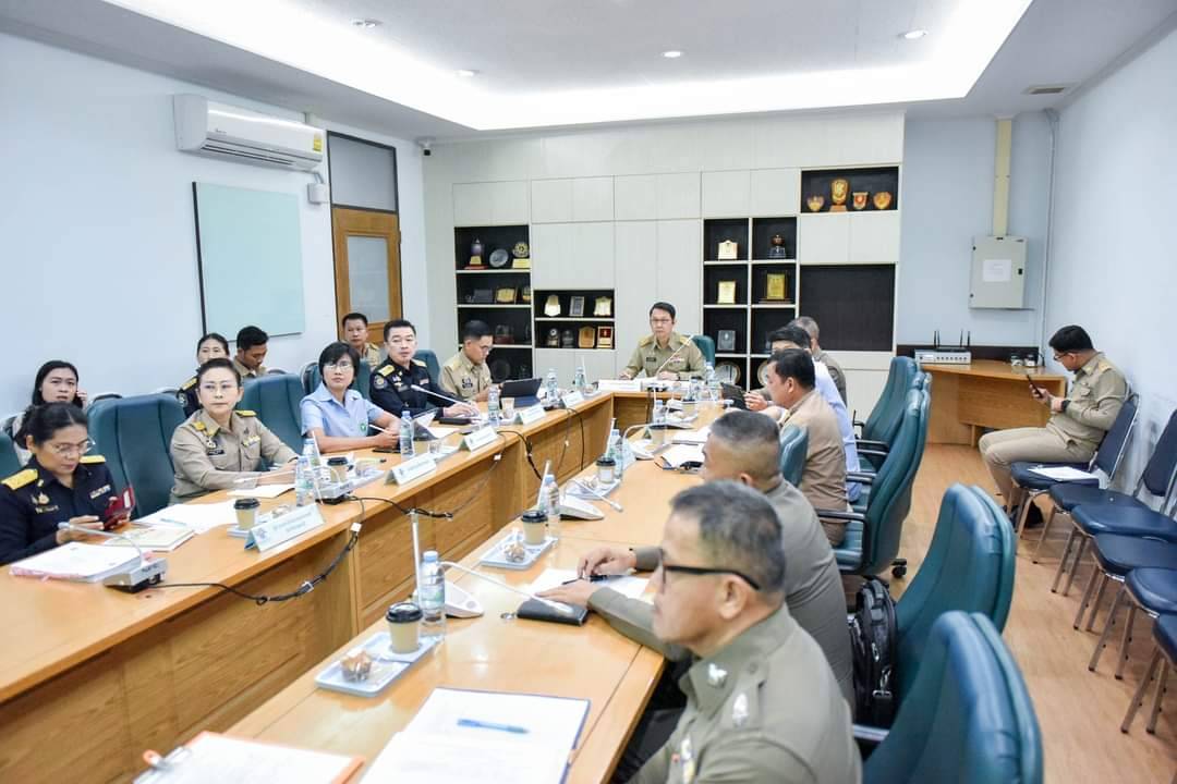 รอง สสจ.กาญจน์ ร่วมประชุมศูนย์ปฏิบัติการติดตามเร่งรัดการบำบัดรักษา ฟื้นฟูสภาพทางสังคม