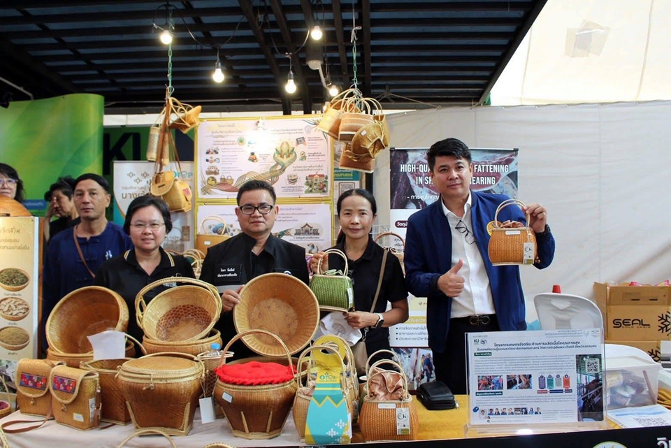 พช.อ่างทอง ศึกษาดูงานเกษตรแฟร์ 2569 ดันจักสานบางเจ้าฉ่า สู่ตลาดสากล