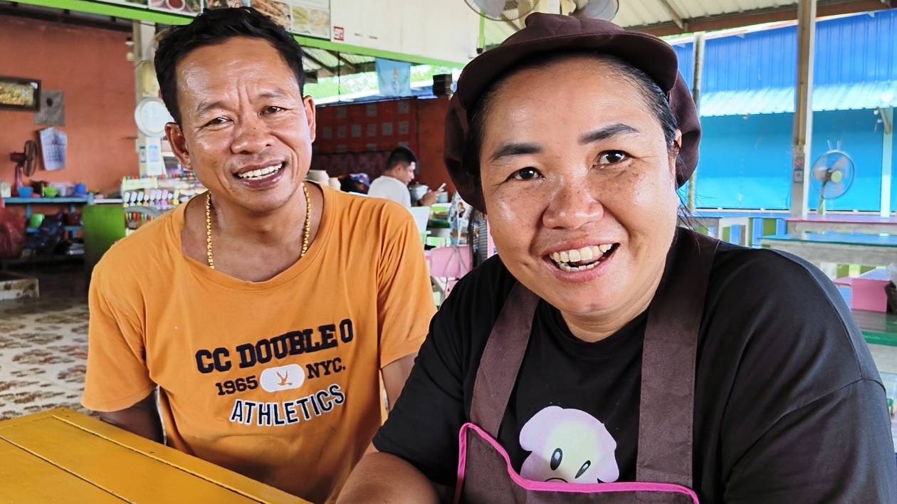 สองผัวเมียทิ้งงานประจำเงินเดือนครึ่งแสน มาขายขนมจีน สร้างรายได้เดือนละหลายแสน