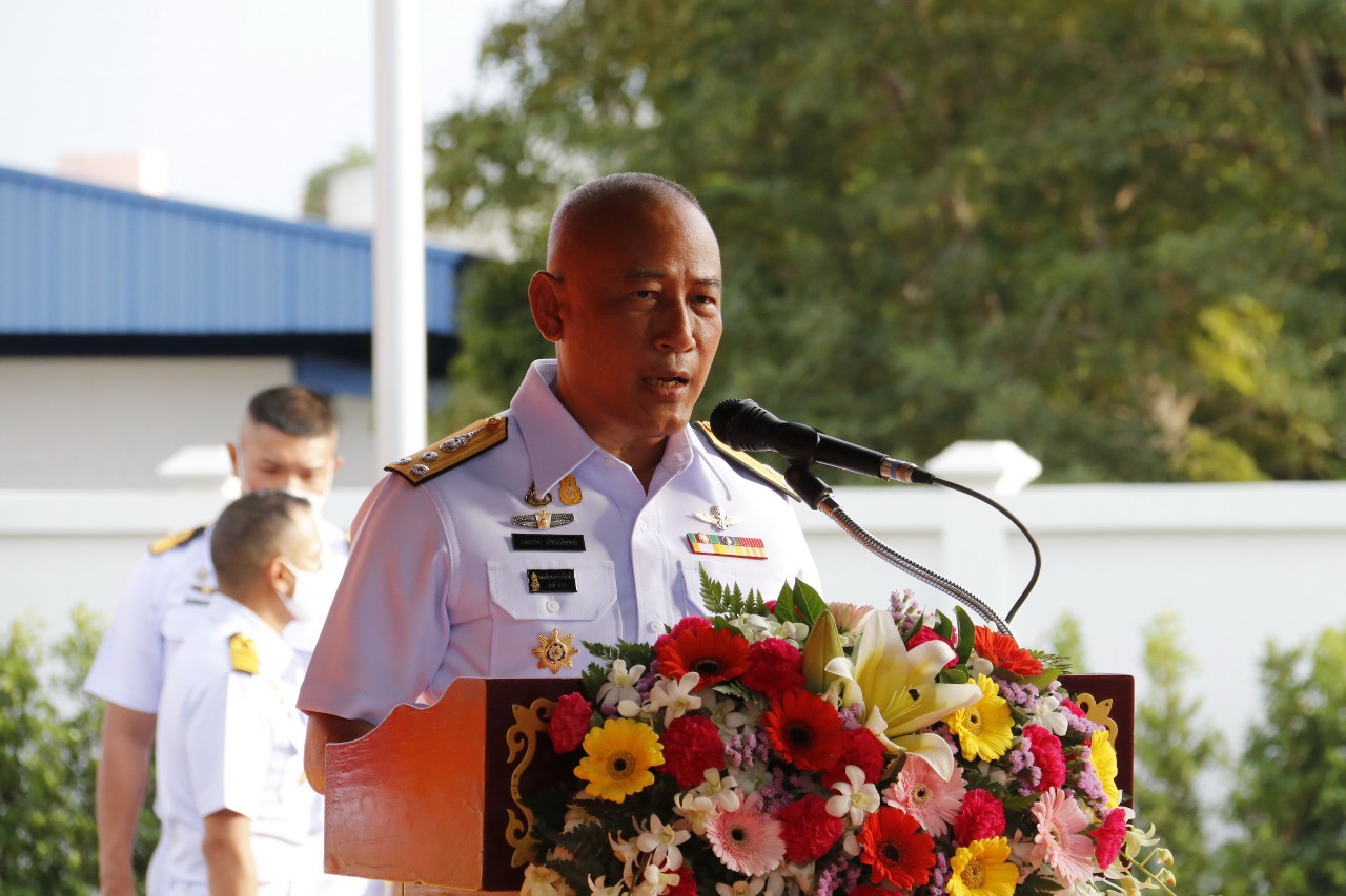 ผู้บัญชาการทหารเรือเปิดซุ้มประตูทางเข้าหน่วยบัญชาการนาวิกโยธิน