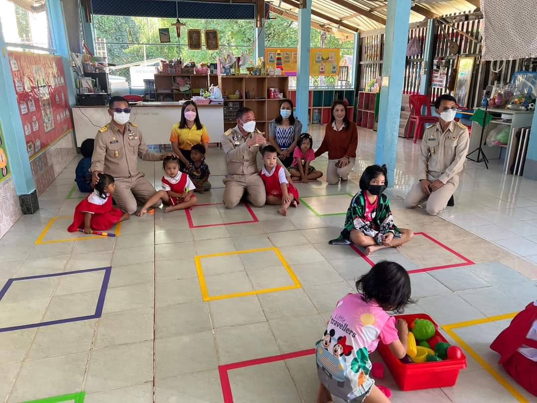 นอภ.เมืองยโสธรลงพื้นที่ตรวจเยี่ยมศูนย์พัฒนาเด็กเล็ก อบต.ดู่ทุ่งพร้อมดูพัฒนาการของเด็ก 