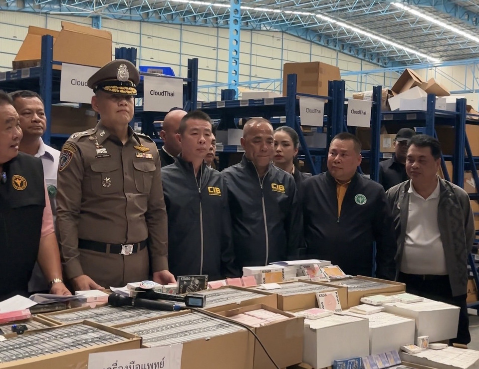 รัฐบาลเอาจริง! สธ. ลุยปราบสินค้าเถื่อน ร่วม “ปคบ.-อย. “ ทลายแหล่งคอนแทคเลนส์-ผลิตภัณฑ์สุขภาพผิดกฎหมาย ยึด 17 ล้าน