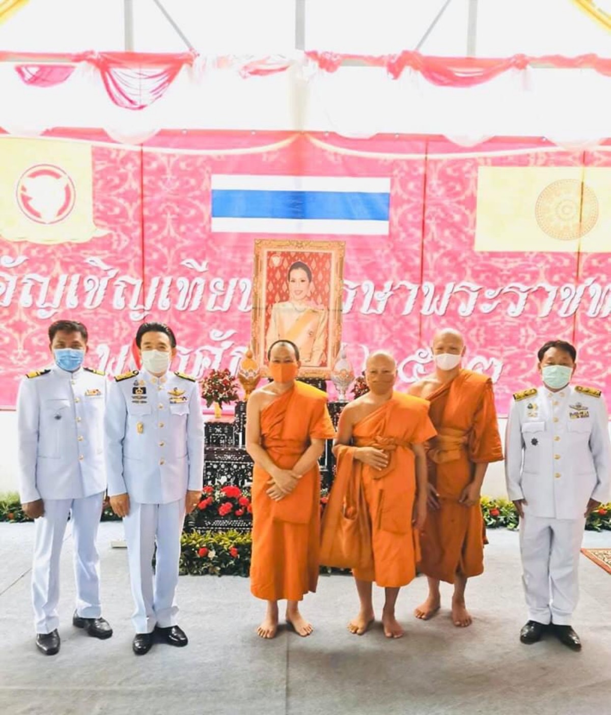 นายก อบจ.หนองคาย อัญเชิญเทียนพรรษา พระราชทาน ทูลกระหม่อมหญิงอุบลรัตนราชกัญญา สิริวัฒนาพรรณวดี ถวายวัดมีชัยวนาราม อ.เฝ้าไร่