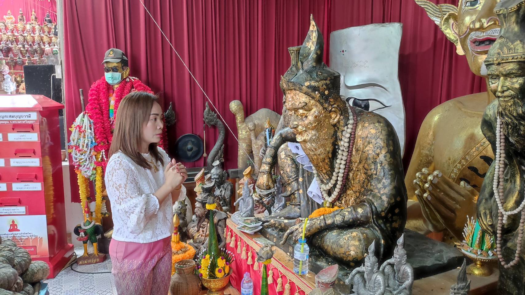 หมอทำขวัญชื่อดังนำข้าวต้มมัดแก้บนปู่ฤาษีพรหมเมศพร้อมส่องอ่างน้ำมนต์ที่อาศรมฤาษีเณร