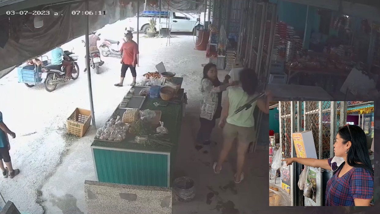 เจ้าของร้านชำผวา! สาวถือท่อนเหล็กบุกฟาดทั่วร้าน จนสินค้าพังเสียหาย ตะโกนลั่น ถูกทำของใส่
