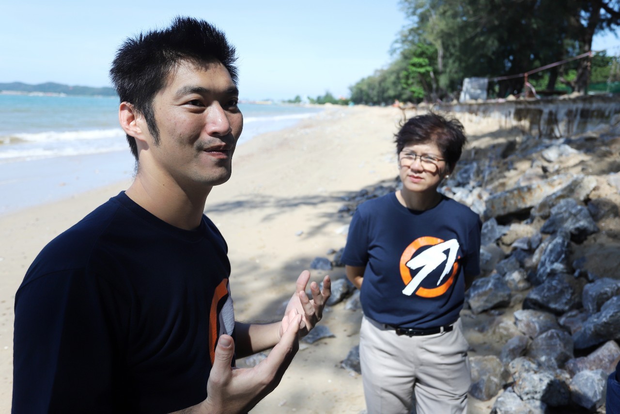 "ธนาธร" ผนึกกำลัง "สว่างจิตต์" ลุยฟังปัญหาชาวระยอง - ชาวเรือประมงพาณิชย์