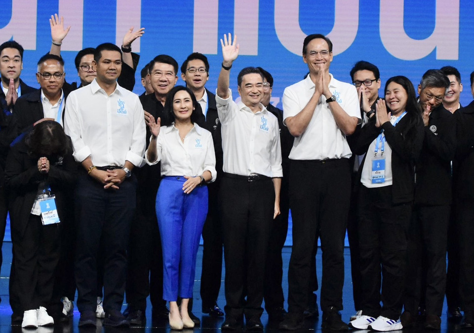 “ประชาธิปัตย์”จัดระดมทุนคึกคัก “อภิสิทธิ์” ลั่นไม่สูญพันธุ์ ชี้อีก 20 วันอาจผงาดแกนนำตั้งรัฐบาล