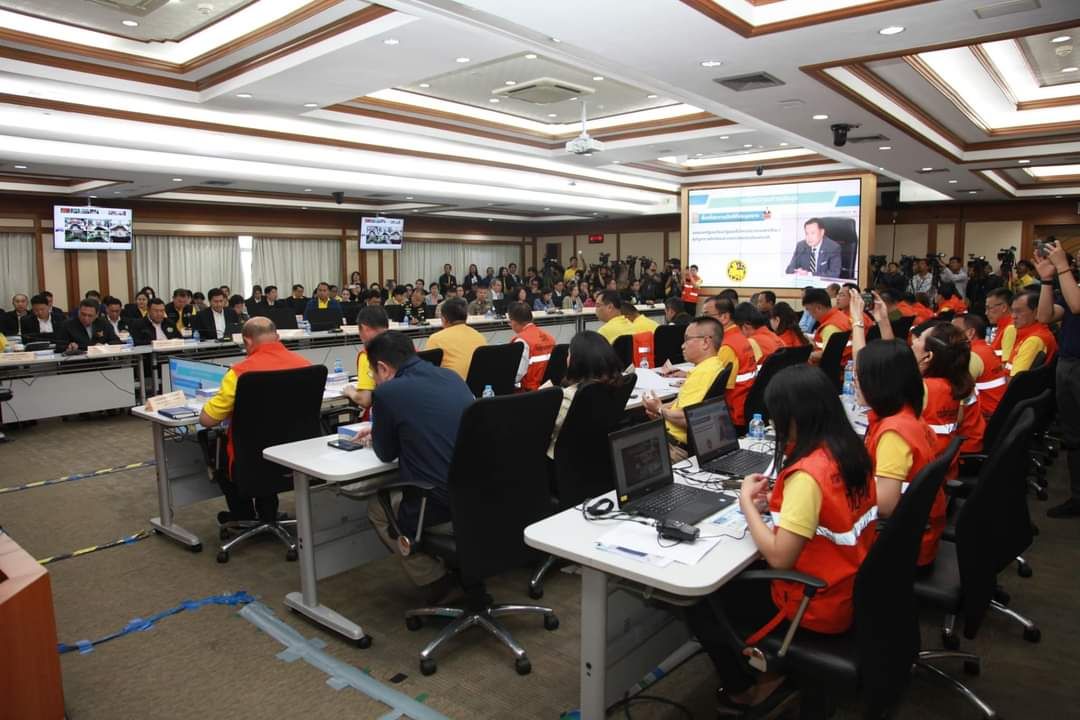 สั่งสนง.โยธาธิการฯจังหวัด บูรณาร่วมทุกหน่วยงานสำรวจความเสียหาย พร้อมเตรียมเครื่องจักรช่างลงพื้นที่ช่วยชาวบ้านหลังน้ำลด