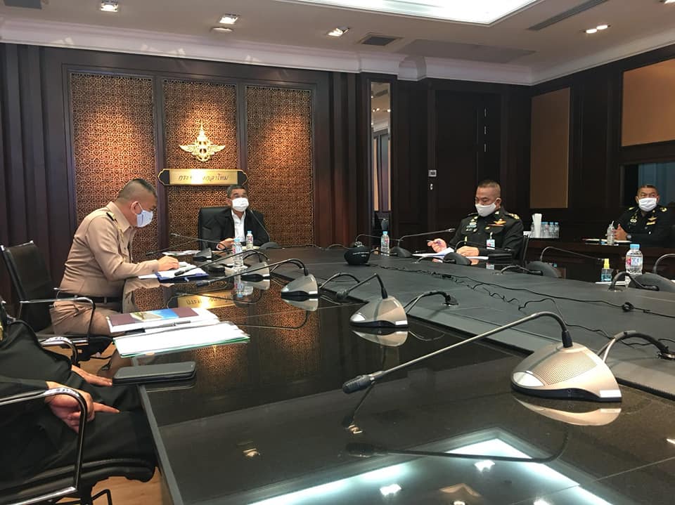 "บิ๊กช้าง"ประชุม "ฝ่ายความมั่นคง" ย้ำ "นายกฯ" สั่งการให้ทำงานร่วมสธ.อย่างใกล้ชิด คงความเข้มข้นมาตรการ "คัดกรอง-กักตัว"
