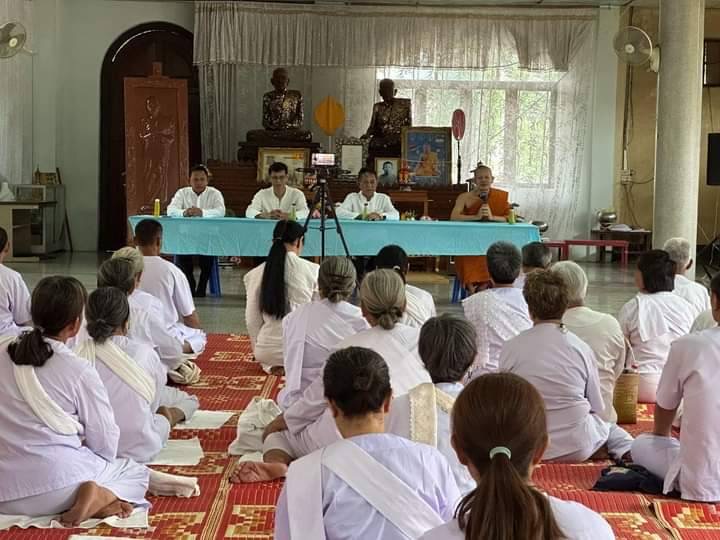 นายอำเภอบ้านไร่  ร่วมกิจกรรมนายอำเภอพาทำบุญตักบาตรในวันพระ ณ วัดบ้านไร่