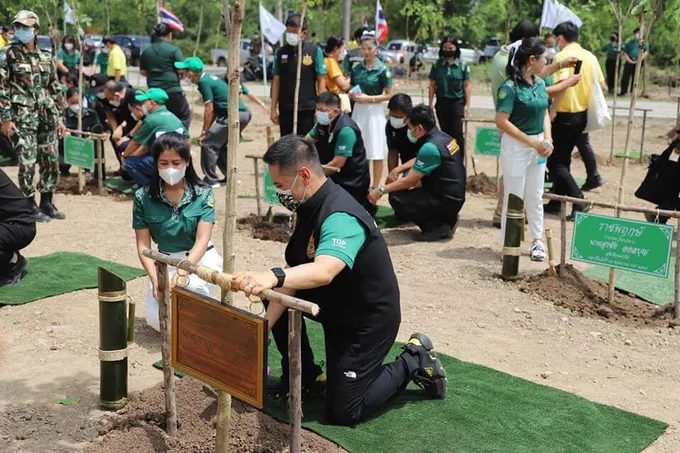 รมว.ทรัพยากรธรรมชาติฯ ลงพื้นที่อ่างทอง เนื่องในงานวันต้นไม้ประจำปีของชาติ เพิ่มพื้นที่สีเขียว ลดก๊าซเรือนกระจก และร่วมดูแลรักษาป่า