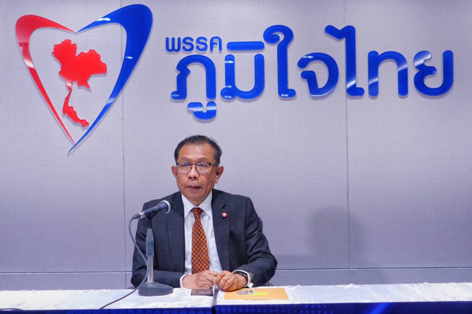 "ศุภชัย" ติง "ธีระชัย" มาช่วยกันแก้ปัญหาพักหนี้ 3 ปีให้ปชช. ไม่น่ามาตั้งคำถามใครแบกภาระ 