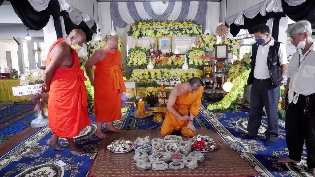 เปิดกรุอาจารย์ตี๋ เจ้าอาวาสวัดอู่ตะเภา หลังมรณภาพ พบเงินสด-พระเครื่องหลายหมื่นองค์