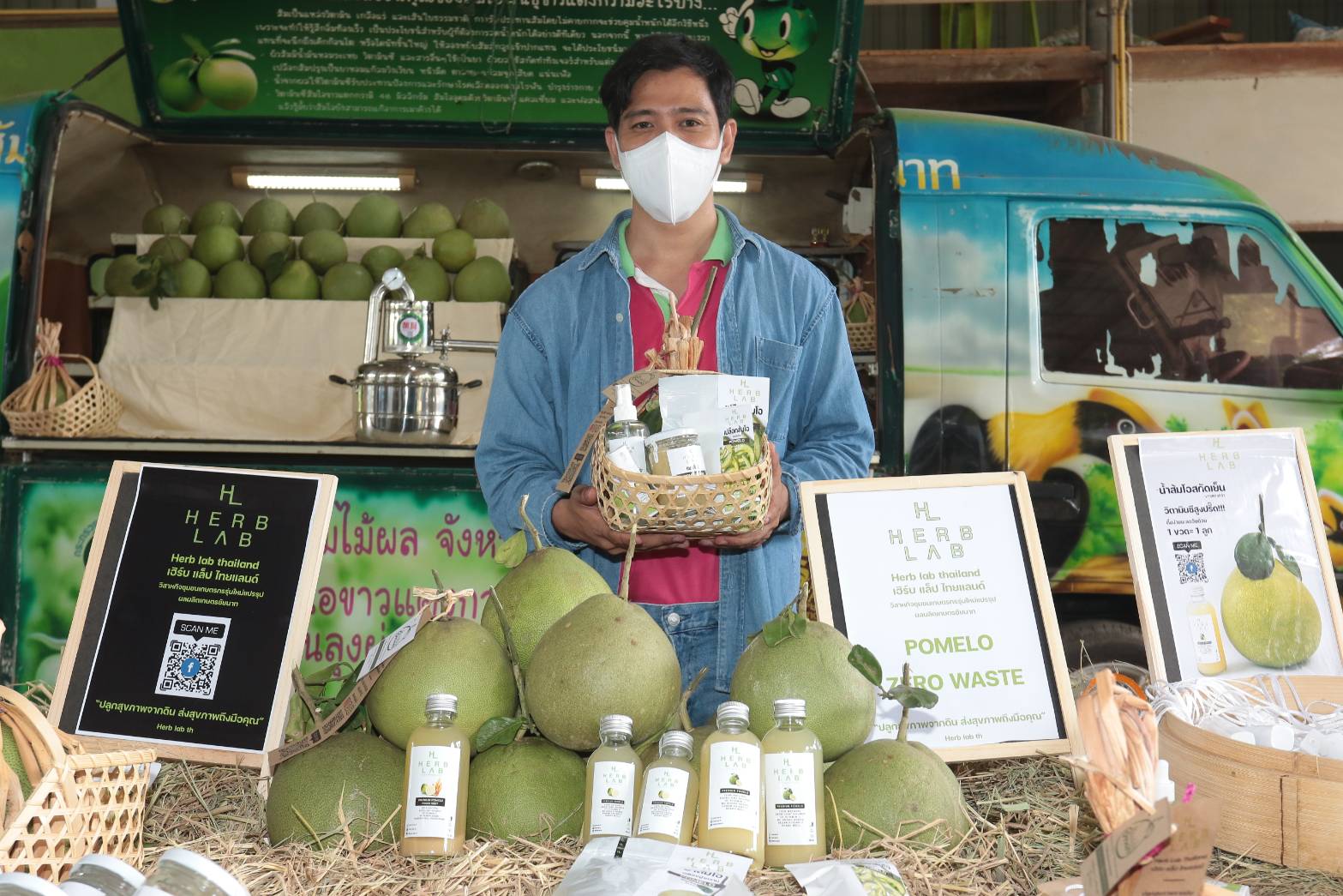 Young Smart Farmer หนุ่มสถาปนิก จ.ชัยนาท  พลิกวิกฤตโควิดเป็นโอกาส สร้างรายได้ จากการแปรรูปผลิตภัณฑ์ส้มโอขาวแตงกวา 