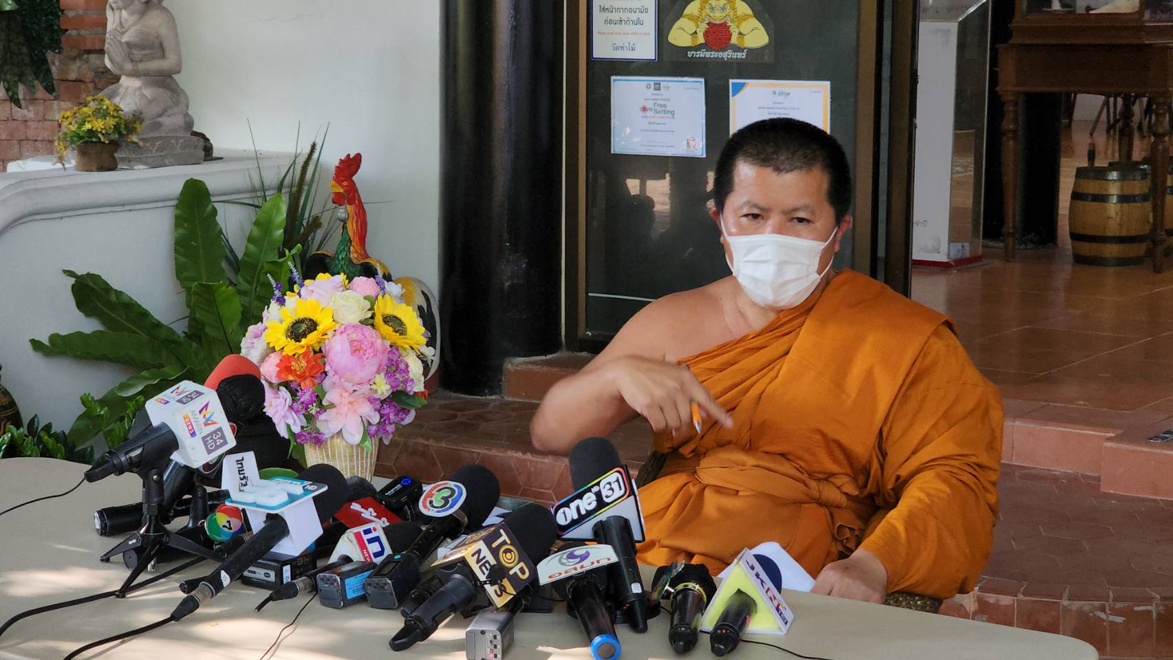 พระอาจารย์อุเทนยืนยันบวชโยคีพราหมณ์  ไฮโซปอ – โรเบิร์ต เพื่อช่วยสังคมไขความจริง