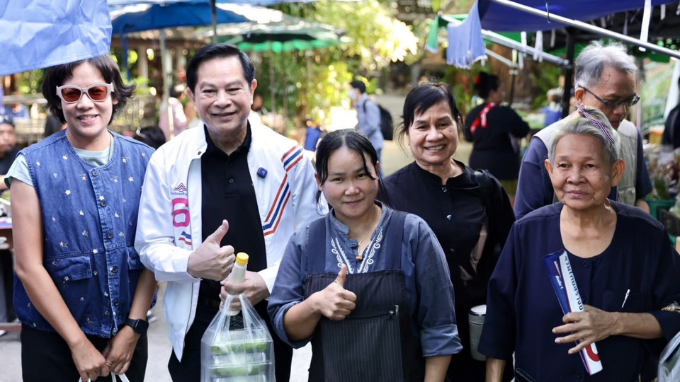 "พีระพันธุ์" เยือนสันติอโศก-หมู่บ้านสหกรณ์ ชูนโยบายลดค่าพลังงาน เพิ่มคุณภาพชีวิต มั่นใจ รวมไทยสร้างชาติทำได้