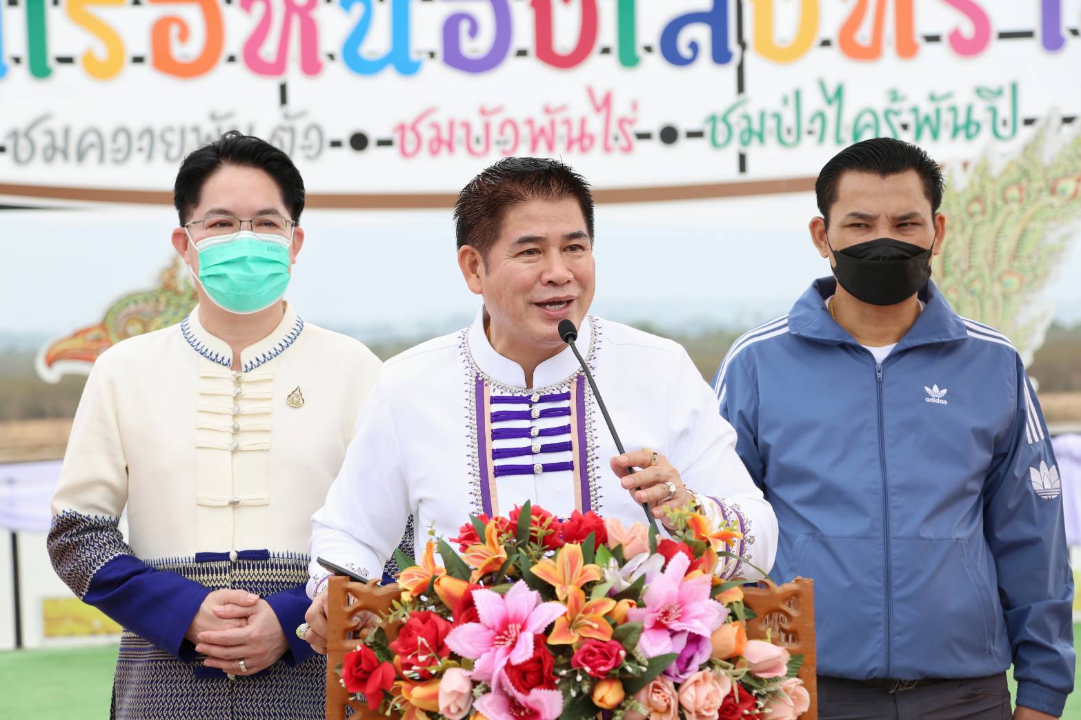 "ธรรมนัส" เปิดแข่งขันเรือพาย "นกยูงธรรมนัส" 12 ฝีพาย หนองเล็งทราย ที่พะเยา คึกคัก