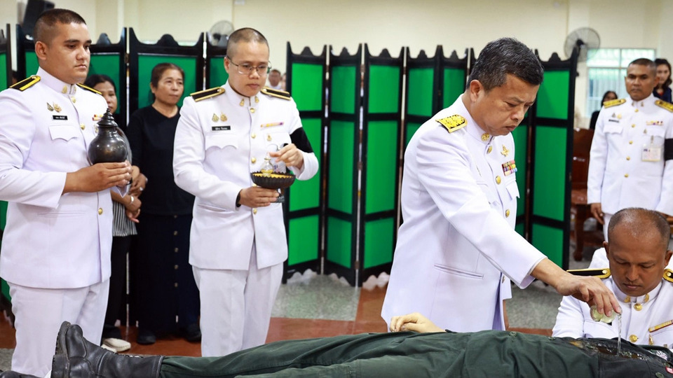 พระราชทานน้ำหลวงอาบศพ "ส.ต.อ.นัฐวุฒิ" เหยื่อคนร้ายยิงถล่ม สภ.สายบุรี
