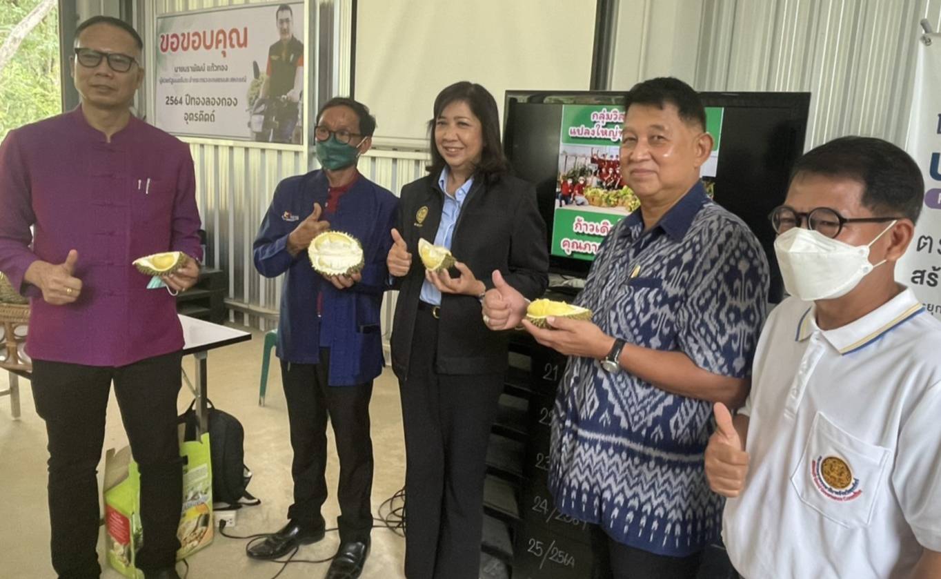 นายอำเภอลับแล ต้อนรับผู้ตรวจราชการสำนักนายกรัฐมนตรีฯ  ลงพื้นที่ตรวจเยี่ยมกลุ่มแปลงใหญ่ทุเรียนเมืองลับแล  