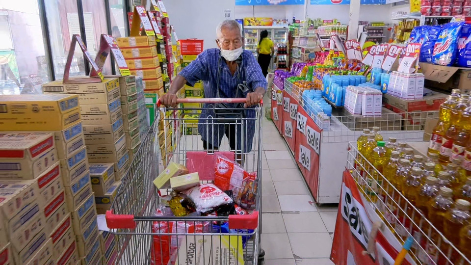 ตาวัย 81 ปี มาคนแรกใช้สิทธิ “ไทยช่วยไทยพลัส” ฝากรัฐบาลทำต่อเนื่อง ช่วยลดภาระค่าใช้จ่าย 