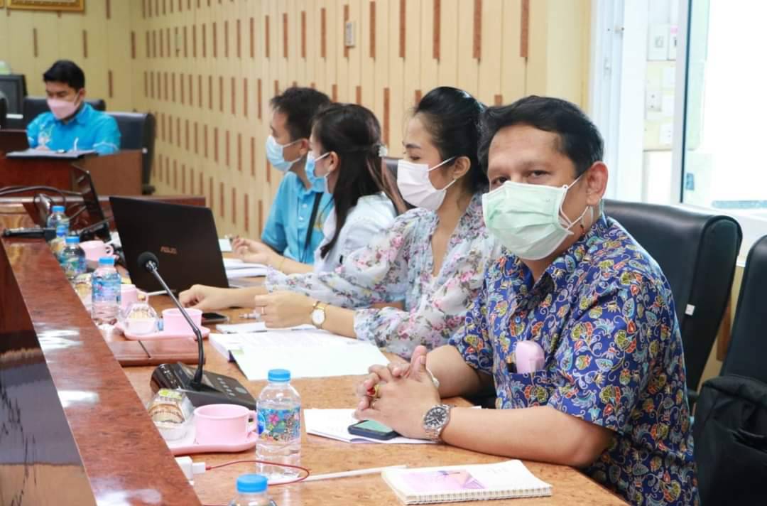 ประชุมคณะกรรมการศูนย์ส่งเสริมการมีส่วนร่วมของประชาชน ระดมความคิดเห็น ข้อเสนอแนะ ขับเคลื่อนนโยบายพัฒนาจังหวัดสุราษฎร์ธานี 