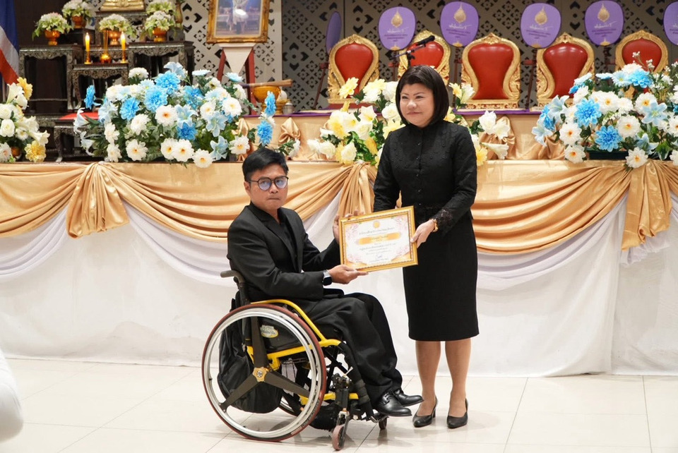 ผู้ว่าฯ ฉะเชิงเทรา ร่วมงานวันครู ครั้งที่ 70 ให้โอวาส สร้างขวัญกำลังใจครูทั้งจังหวัด