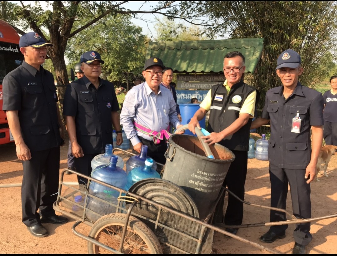 น้ำโขงแห้งขอด​ ทหารพัฒนาจ.นครพนมตั้งศูนย์อำนวยการช่วยเหลือ​ นำรถโมบายผลิตน้ำดื่ม ออกบริการ