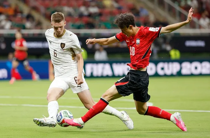 "เกาหลีใต้" ยิงแซงชนะ "เช็ก" 2-1 ฟุตบอลโลก ซน ฮึง-มิน นำทัพ ยิงสุดมัน กลุ่มเอ